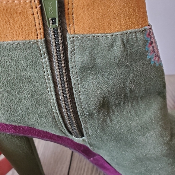 Desigual never worn suede style booties with  paisley print. Size 40 (9.5) - Picture 6 of 11